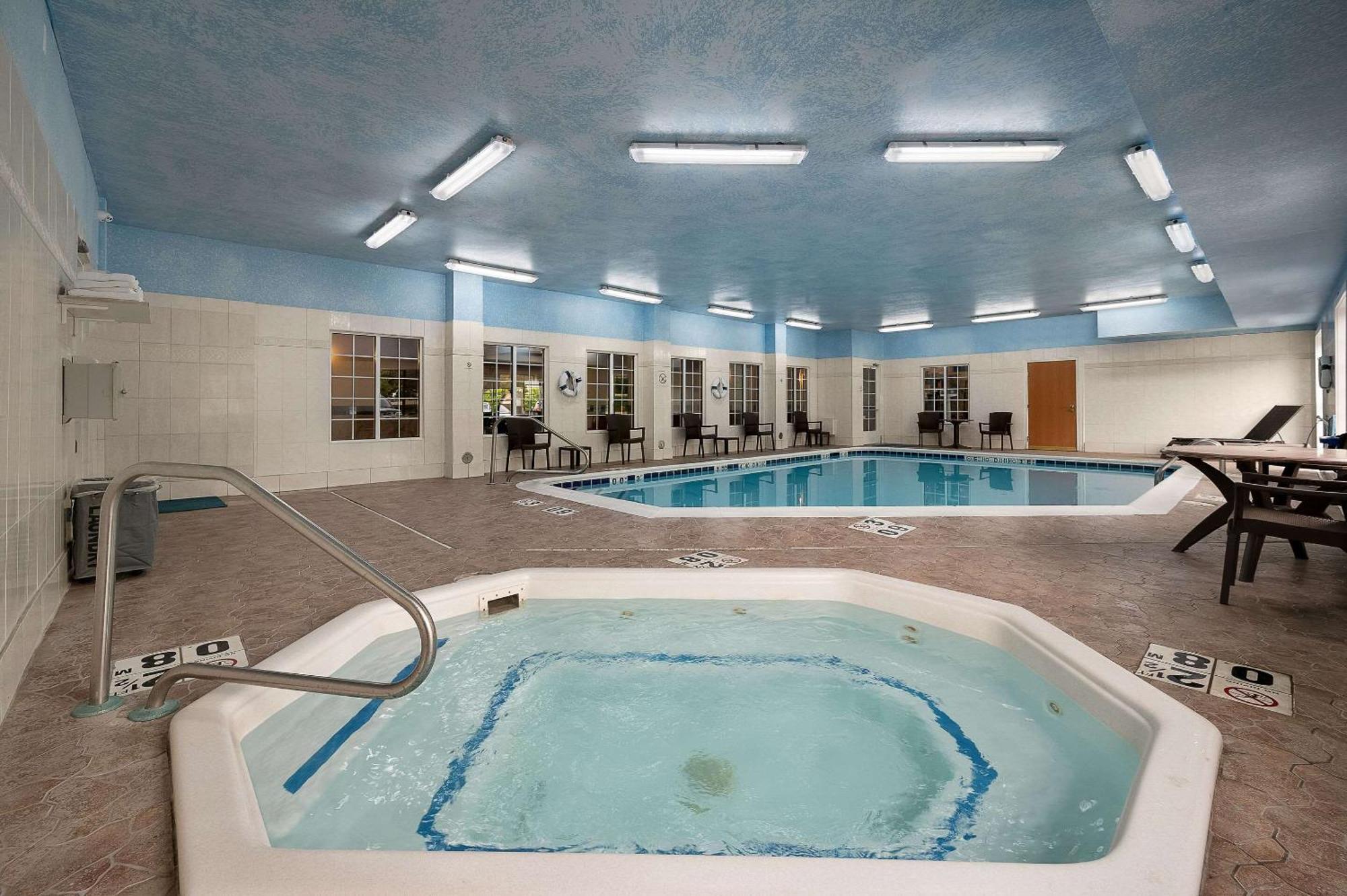 Comfort Inn & Suites Fenton Екстериор снимка