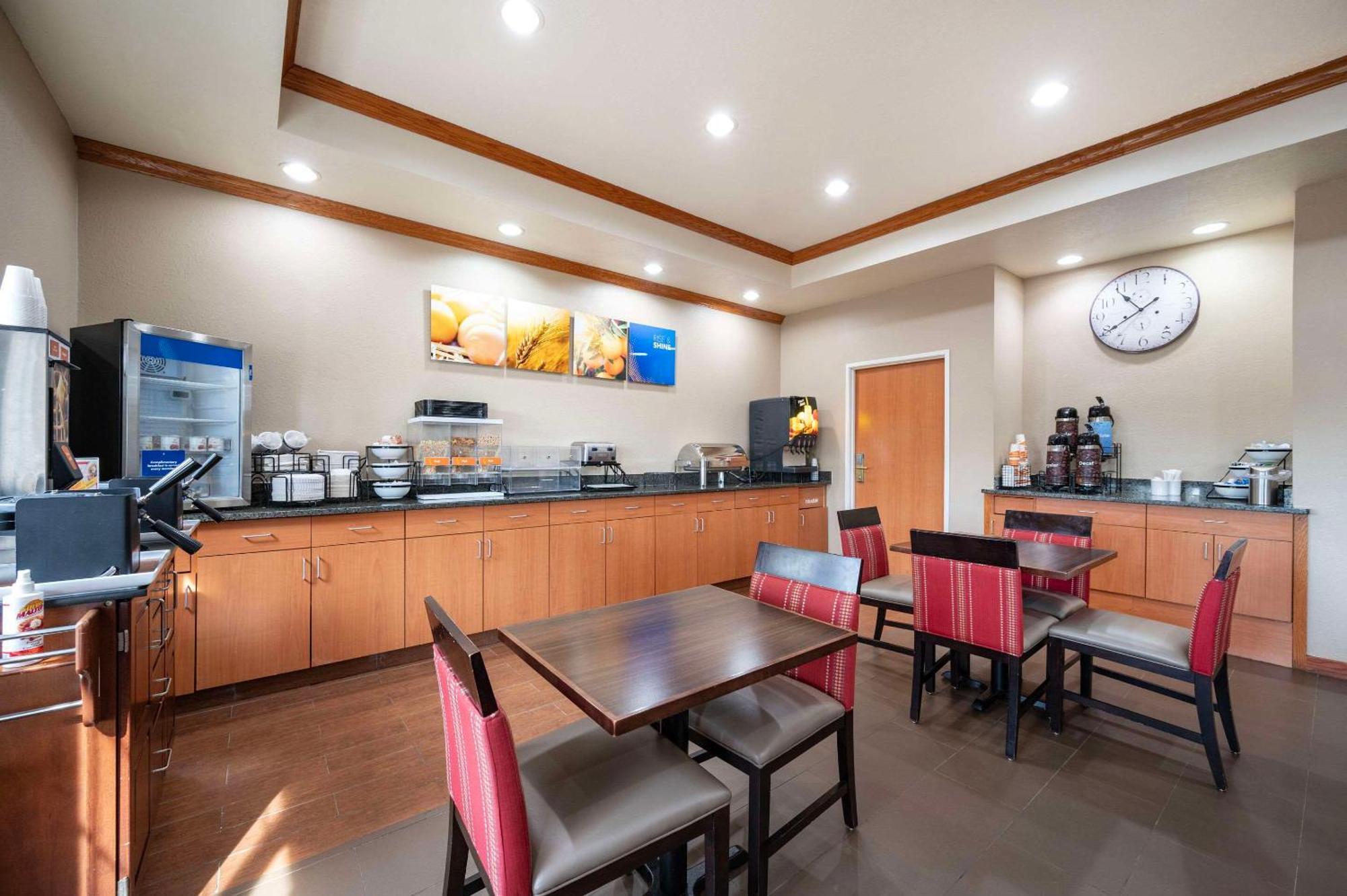 Comfort Inn & Suites Fenton Екстериор снимка