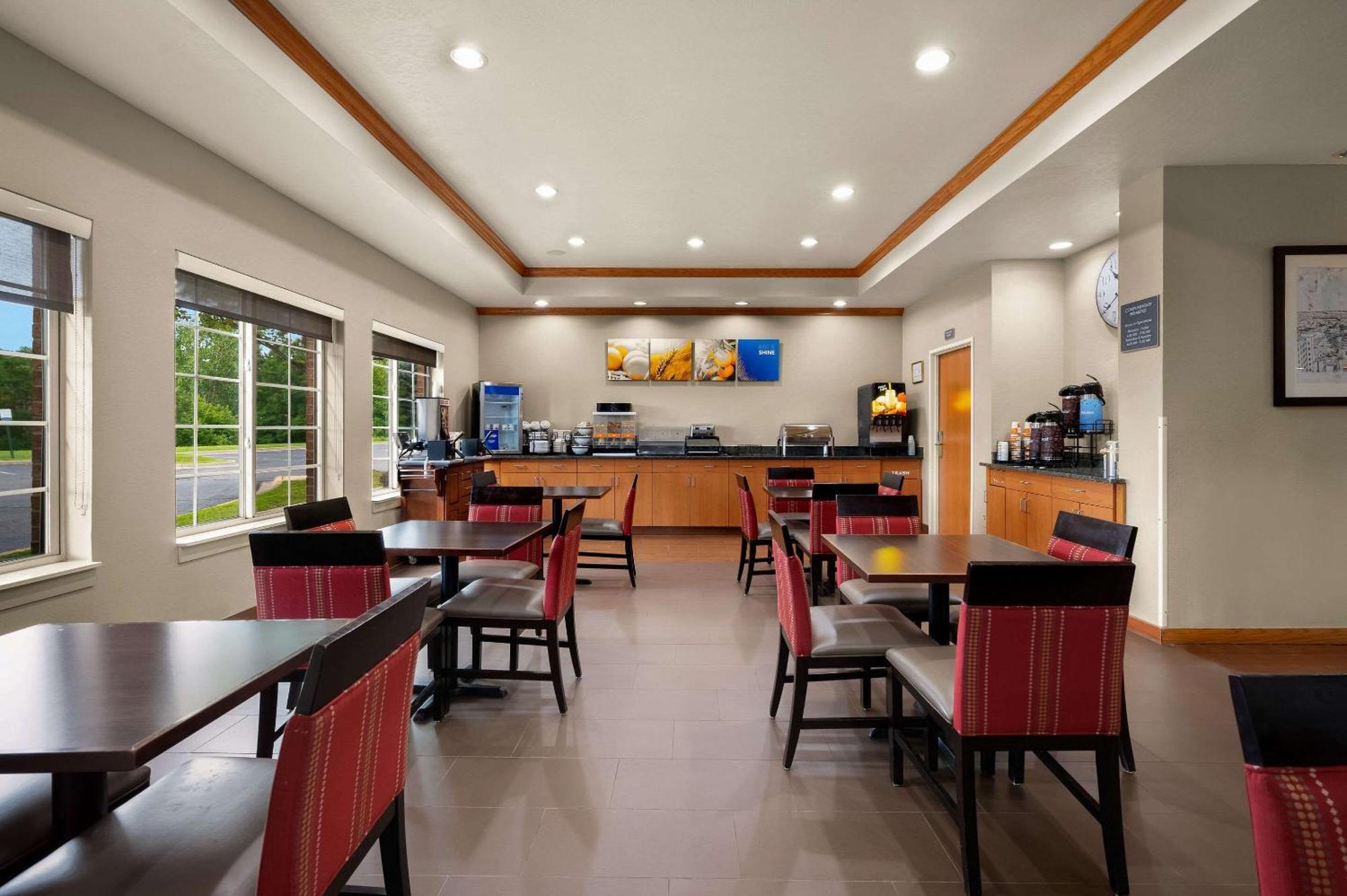 Comfort Inn & Suites Fenton Екстериор снимка