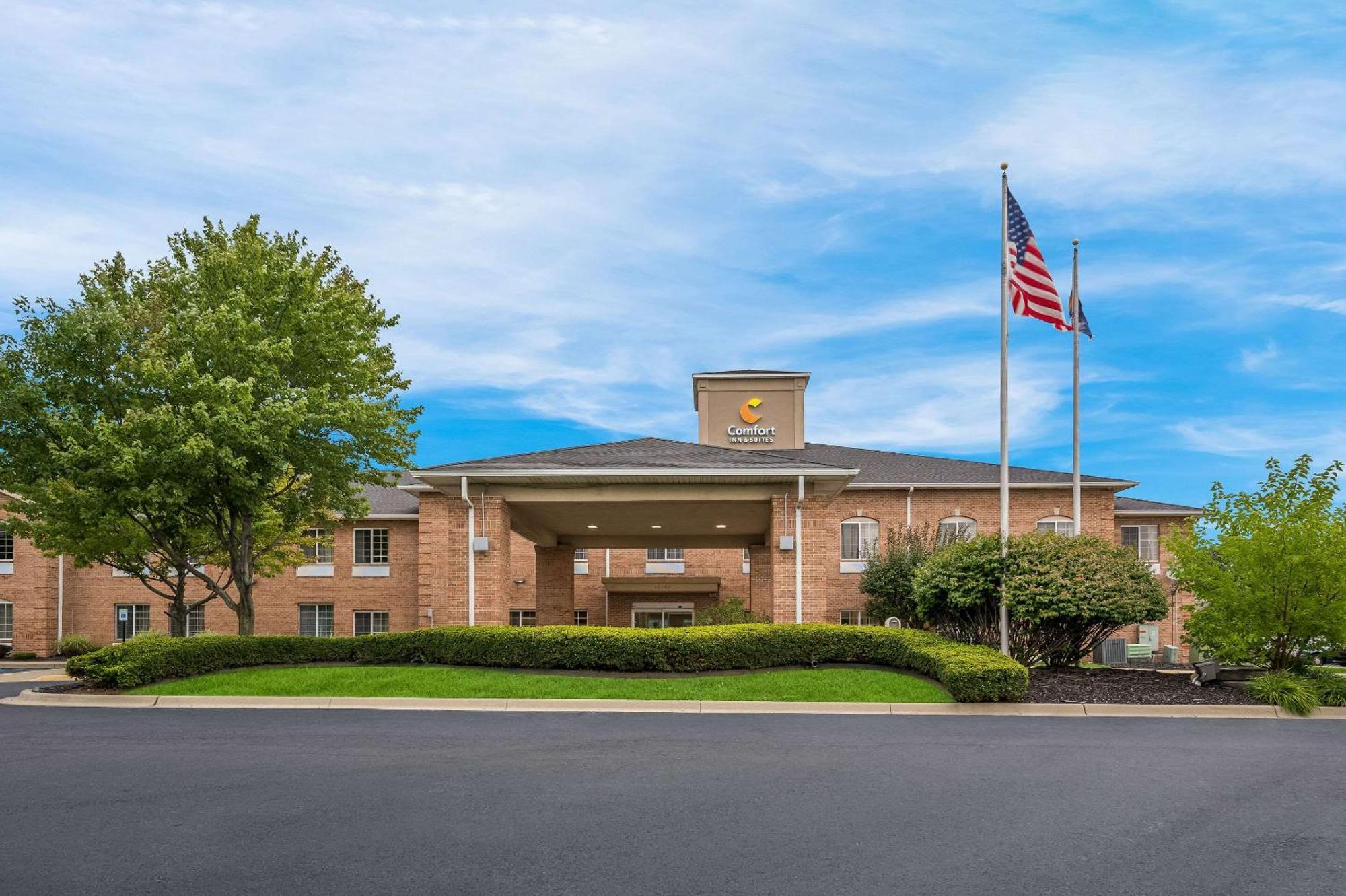 Comfort Inn & Suites Fenton Екстериор снимка