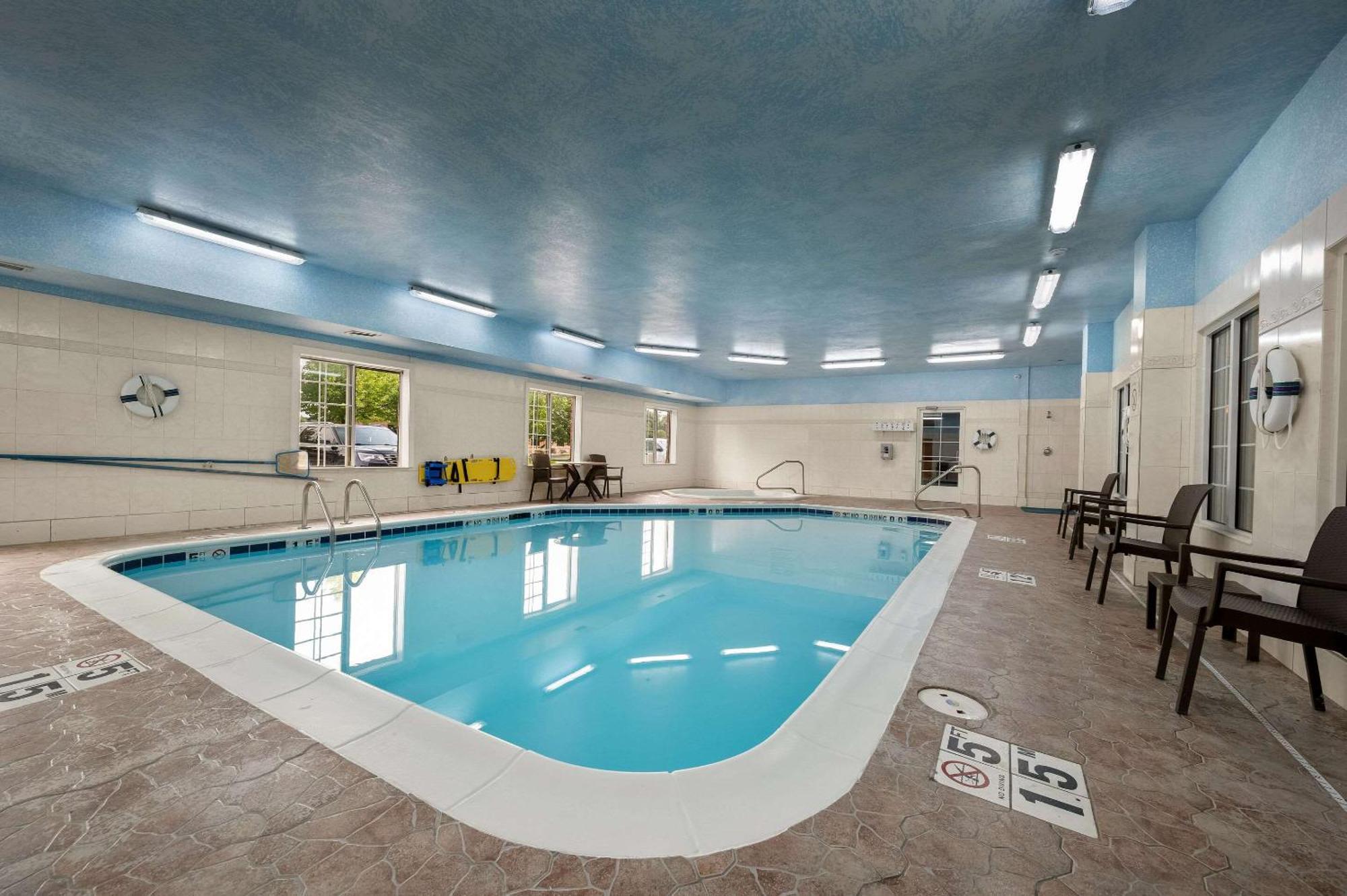 Comfort Inn & Suites Fenton Екстериор снимка
