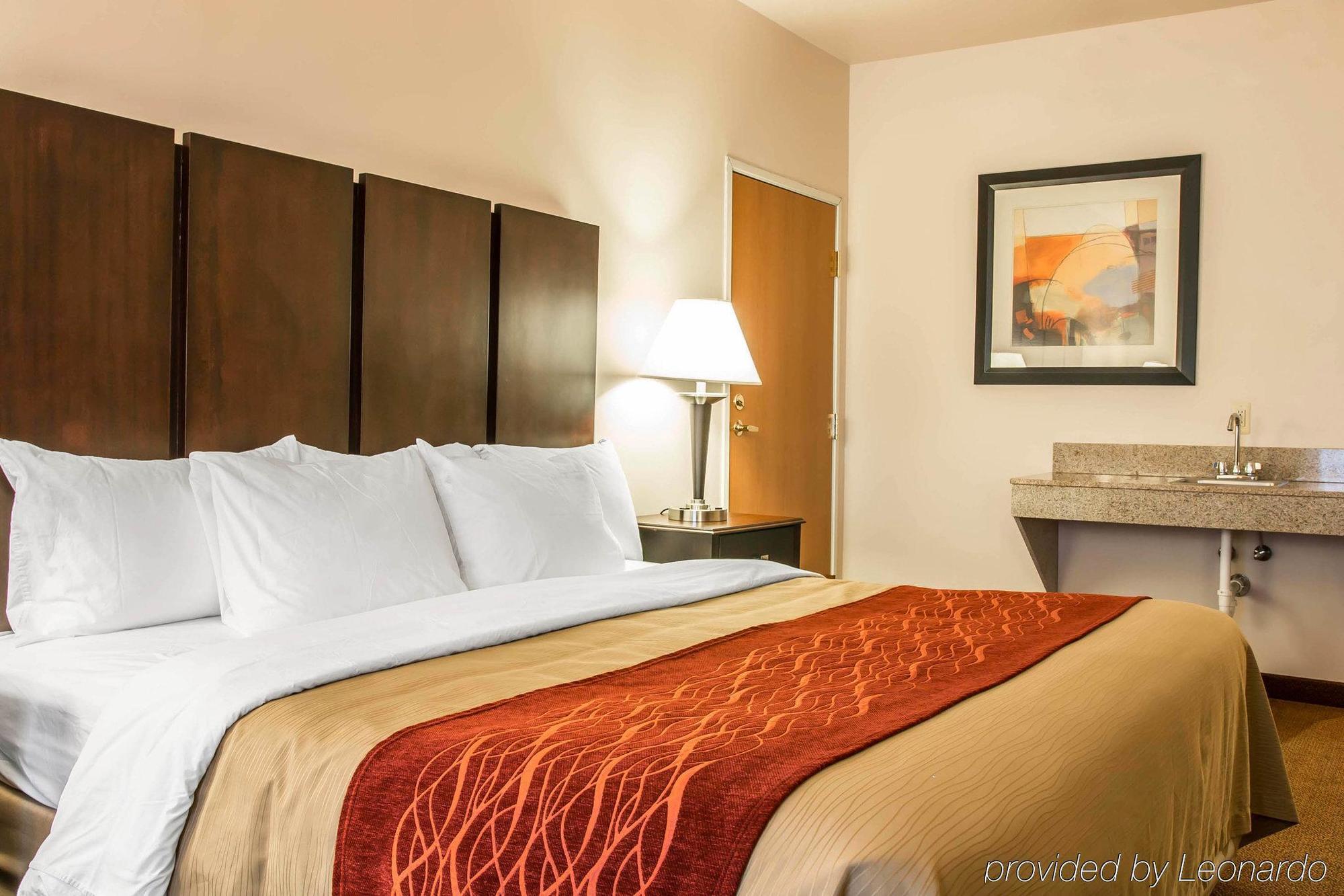 Comfort Inn & Suites Fenton Екстериор снимка
